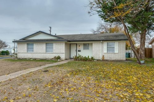 1026 Shorecrest Dr, Garland TX  75040-6634 exterior