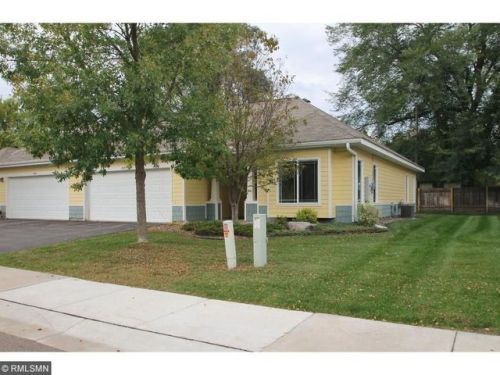 1475 Ravoux Ln, Chaska, MN 55318-2526