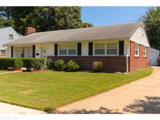 8532 Wayland St, Norfolk, VA 23503-3940