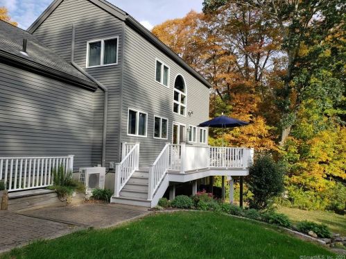362 Main St, East Hampton, CT 06447-1241
