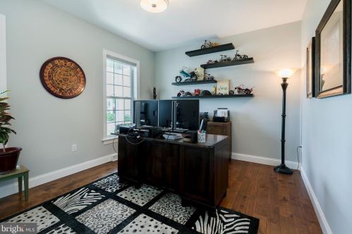 212 Shade Tree Dr, Lancaster PA  17603-5074 exterior