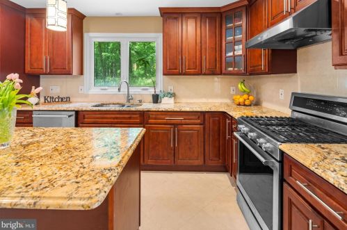 1063 Stuart Rd, Princeton NJ  08540-1219 exterior