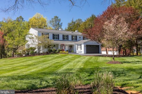 1108 Morningwood Ln, Great Falls, VA 22066-1609