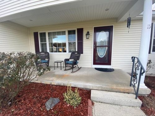 15 Acorn Dr, East Windsor, CT 06016-1404