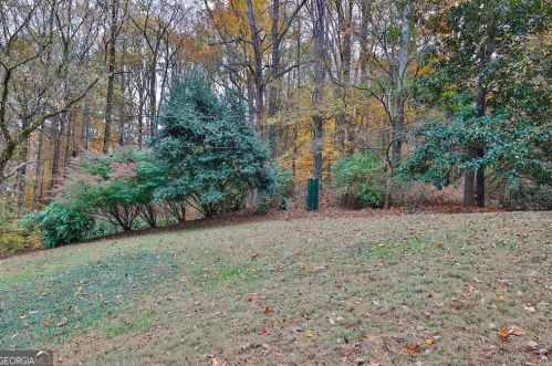 120 Huntcliff Pt, Atlanta GA  30350-1601 exterior