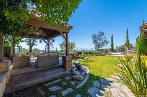 37 Blue Smt, Irvine CA  92603-0168 exterior