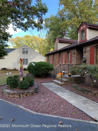 11 Frank Applegate Rd, Jackson Twp, NJ 08527-2455
