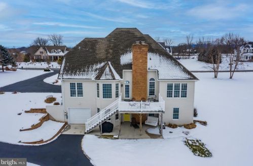 5 Linden Dr, Carlisle PA 17015-6906 exterior