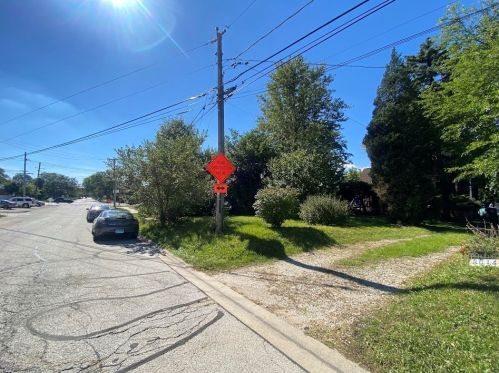 8014 Washington St, Niles, IL 60714-2406