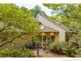 436 Stanley Dr, Glastonbury, CT 06033-2624