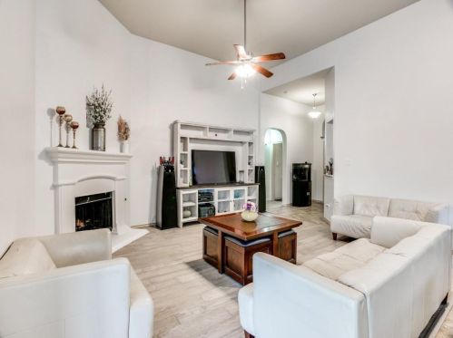 6612 Friendsway Dr, Fort Worth TX  76137-7540 exterior