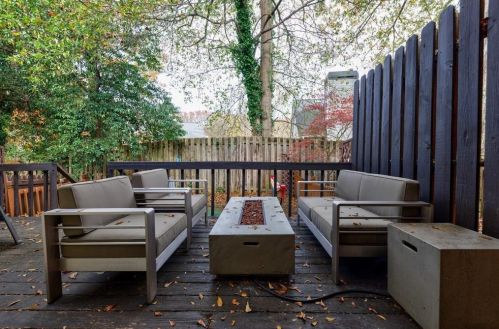 866 Lenox Oaks Cir, Atlanta GA  30324-2839 exterior