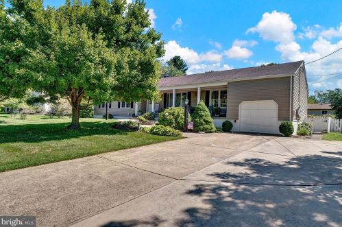 11 Corey Dr, Trenton NJ  08628-1504 exterior