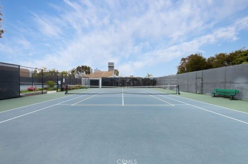 3561 Windspun Dr, Huntington Beach CA  92649-2027 exterior