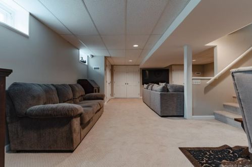 16 Paugussett Rd, Sandy Hook CT  06482-1557 exterior