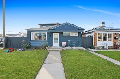 3751 Pippin St, Chicago, IL 60652-1326