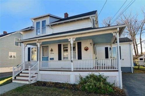 49 Mason St, Warren, RI 02885-2611