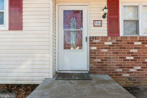 304 California Trl, Browns Mills, NJ 08015-5601