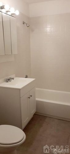 84 College Dr, Edison NJ  08817-5984 exterior