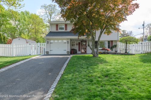 28 Sylvia Ter, Middletown, NJ 07748-1439