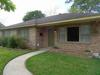 1522 Hewitt Dr, Houston TX  77018-1808 exterior