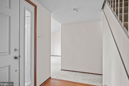 1513 Millikens Bend Rd, Herndon, VA 20170-2864