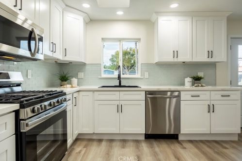 8212 Munster Dr, Huntington Beach CA  92646-5025 exterior