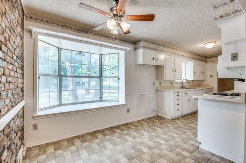 809 Tanglewood Dr, Irving TX 75061-6815 exterior