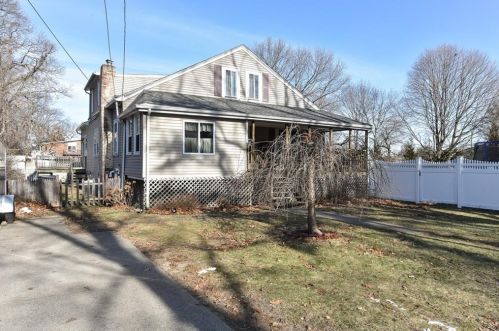 117 Toledo Ave, Warwick, RI 02888-4147