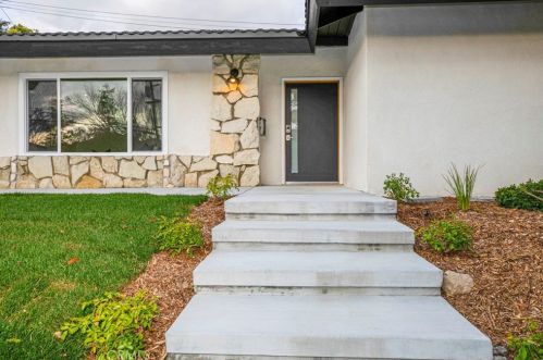 3579 Pontiac St, Glendale CA  91214-1822 exterior