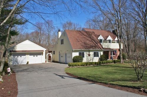 26 Childs Rd, East Hampton, CT 06424-1709