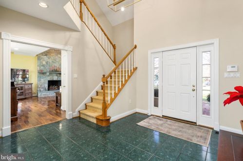 10101 Waterside Dr, Springfield VA  22015-3931 exterior