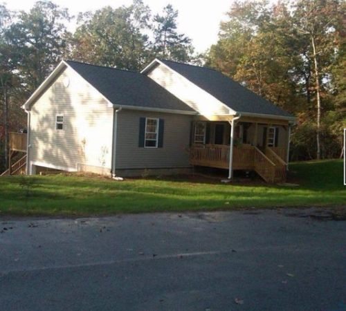 130 Barkdale Dr, Salem, SC 29676-3347