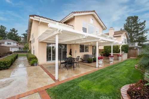 405 Laureltree Dr, Anaheim CA  92808-1648 exterior