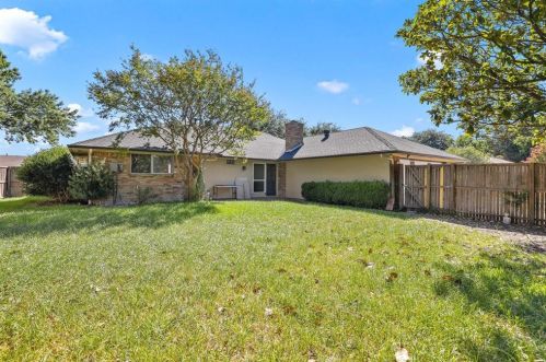 1915 Westminster Dr, Carrollton TX  75007-2411 exterior