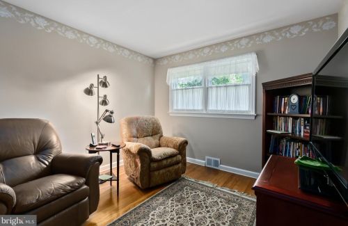 1004 Oakwood Rd, Haddonfield NJ 08033-3632 exterior