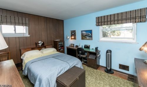 4 Lawrence Dr, Hackettstown NJ  07840-2510 exterior