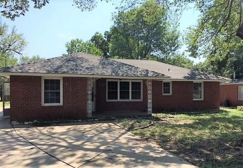 1417 Mcgraw Dr, Ponca City, OK 74601-2948