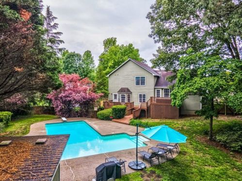 810 Mount Glen Ln, Holly Springs, GA 30188-3171