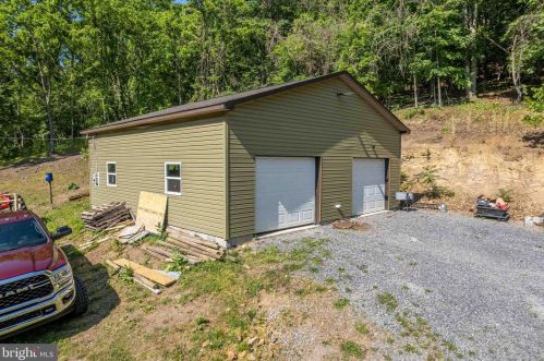 235 Mountain Lake Rd, Hedgesville, WV 25427-5174