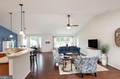 56 Hobbs Hole Ln, Tappahannock, VA 22560