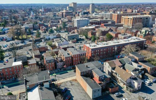 126 Walnut St, Lancaster PA  17602-5043 exterior