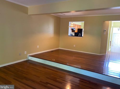 8483 Springfield Oaks Dr, Springfield VA  22153-3571 exterior