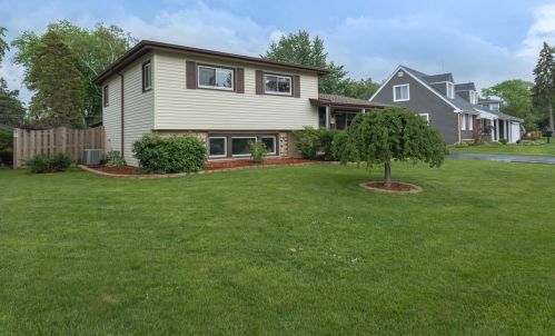 271 Pioneer Dr, Addison, IL 60101-2165