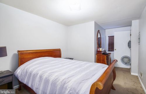 922 4 St, Philadelphia PA 19147-4104 exterior