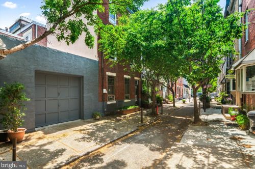 816 8th St, Philadelphia, PA 19147-2821