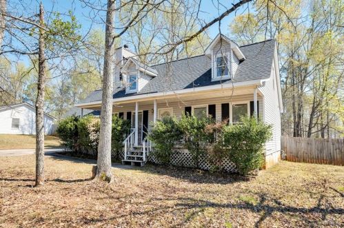 95 Pine Grove Cir, Newnan, GA 30263-2897
