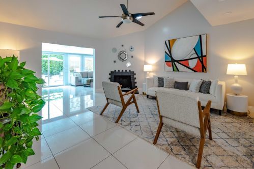 263 Morongo Rd, Palm Springs, CA 92264-8401