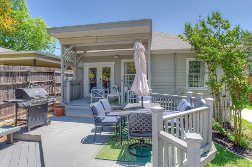 2208 Hillcrest St, Fort Worth TX  76107-4300 exterior