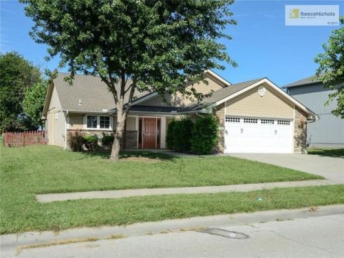 21214 Northpointe Dr, Peculiar, MO 64078-7845